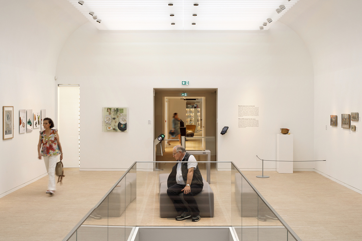ERCO Parscan spotlights illuminate art at Les Franciscaines, Deauville.