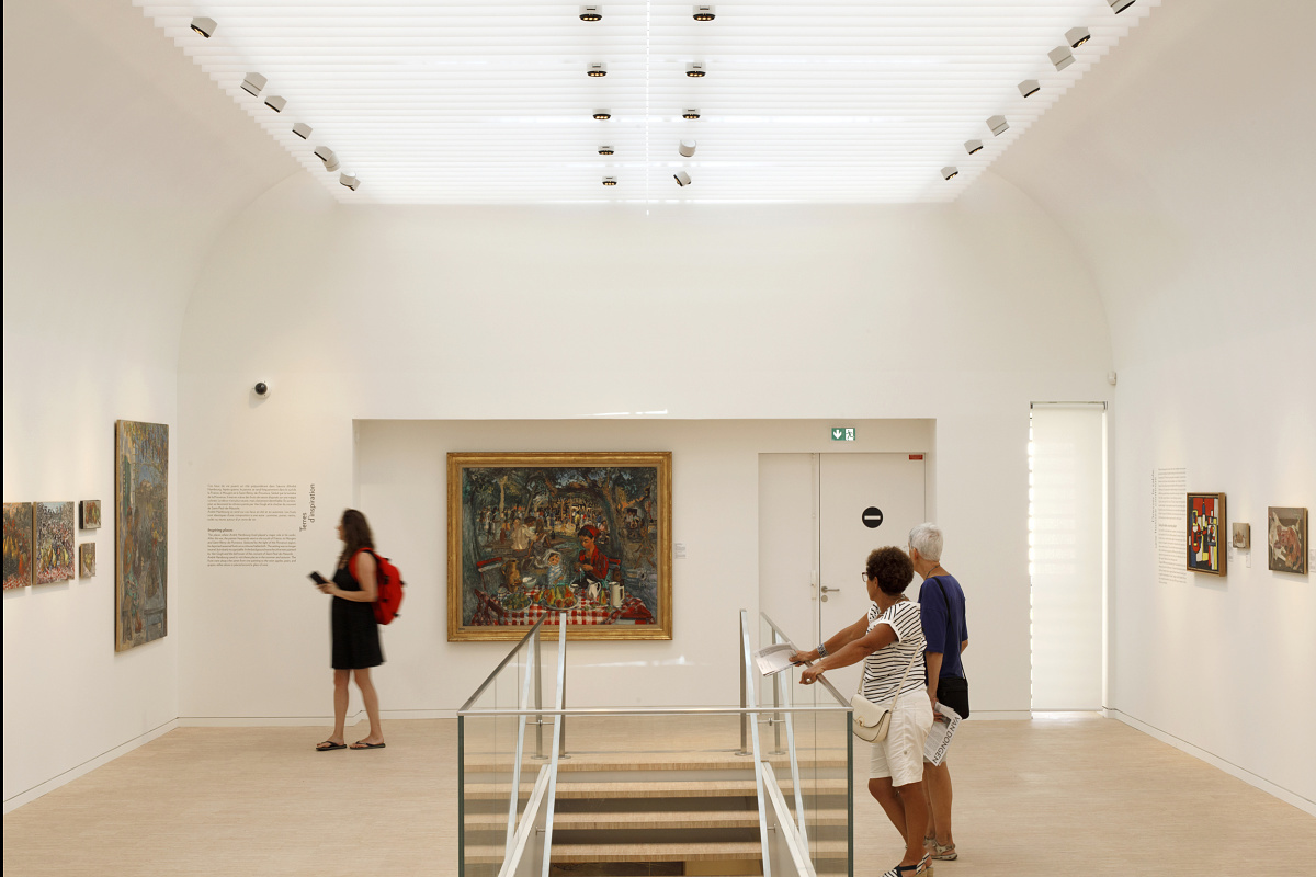 ERCO Parscan spotlights illuminate artwork at Les Franciscaines Museum, Deauville.