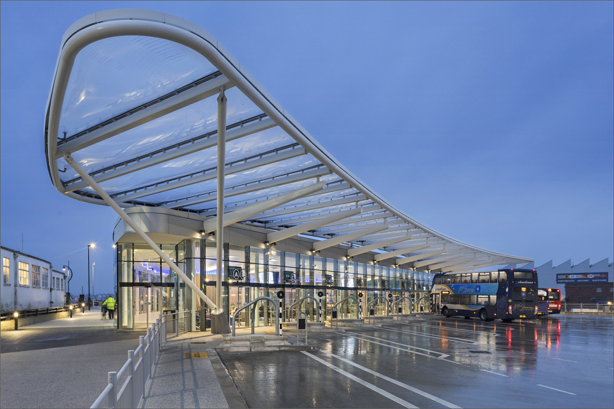 ERCO outdoor luminaires illuminate a robust and safe station, connecting people and providing orientation.