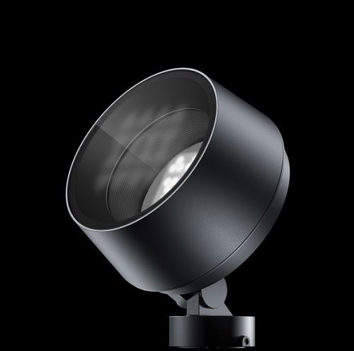 ERCO outdoor luminaire: Robust design for stations, defies weather, ideal for illuminating transport areas and public spaces.
