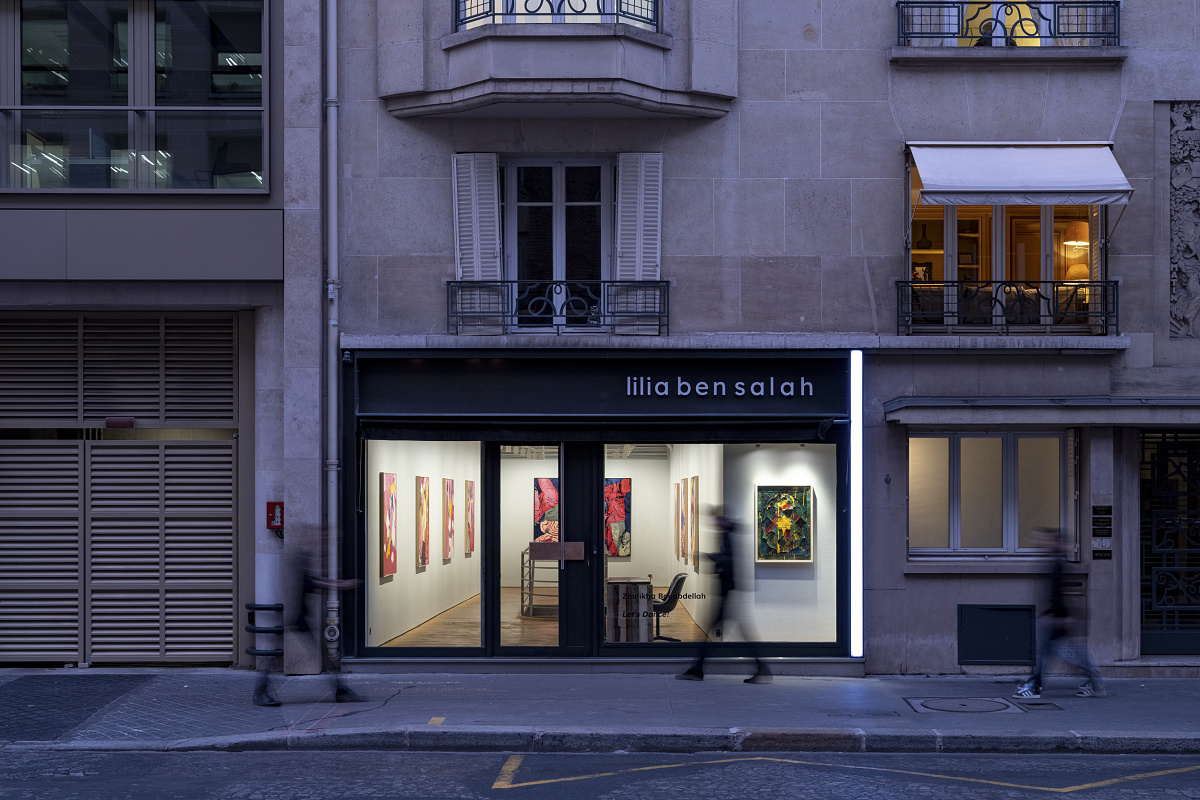 Lilia Ben Salah Gallery in Paris, featuring ERCO LED lighting for art exhibitions.