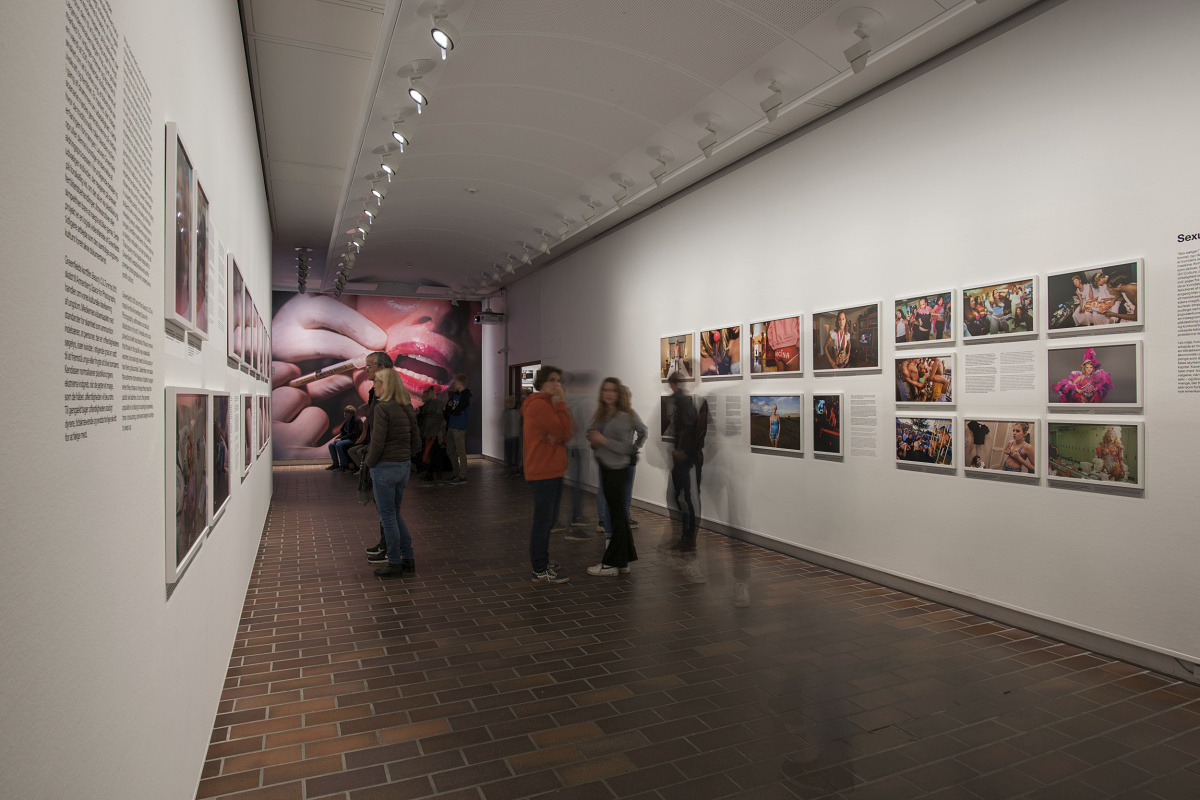 ERCO LED lighting with Parscan spotlights illuminating art in the Louisiana Museum gallery.