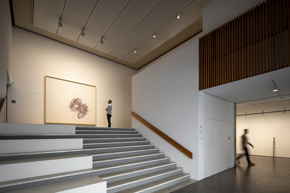 ERCO LED lighting with Parscan spotlights illuminating art at the Louisiana Museum of Modern Art.