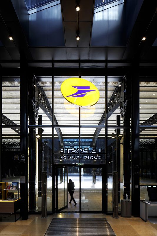 ERCO LED spotlights providing accent lighting in the Louvre Post Office, Paris.