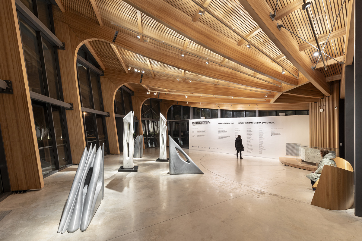 Museo Atchugarry interior featuring sculptures and ERCO LED lighting.