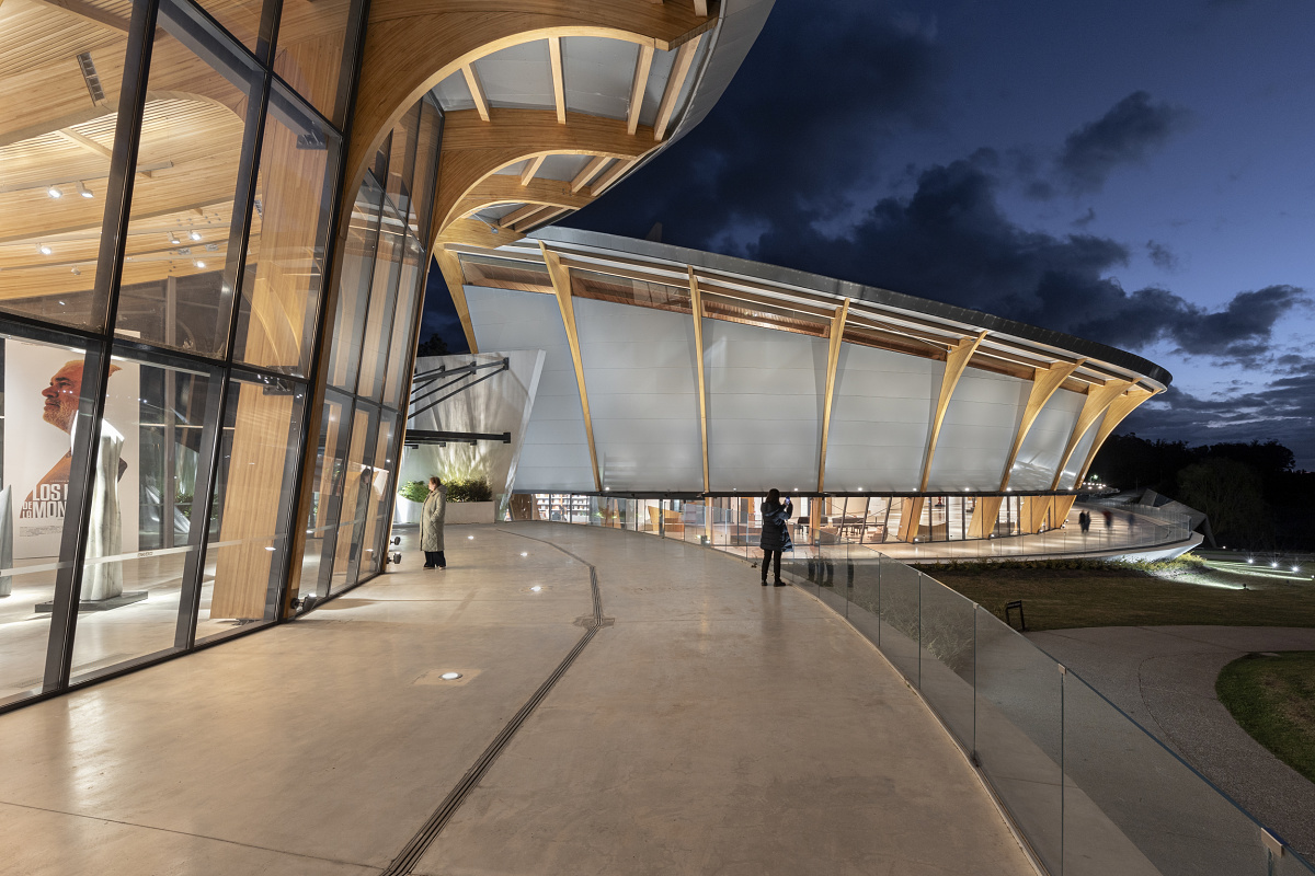 Illuminated Museo Atchugarry at night, Uruguay. ERCO LEDs accent modern architecture.