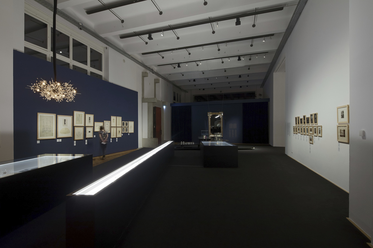 MAK Museum, Vienna: Exhibition hall illuminated by ERCO spotlights for precise art lighting.