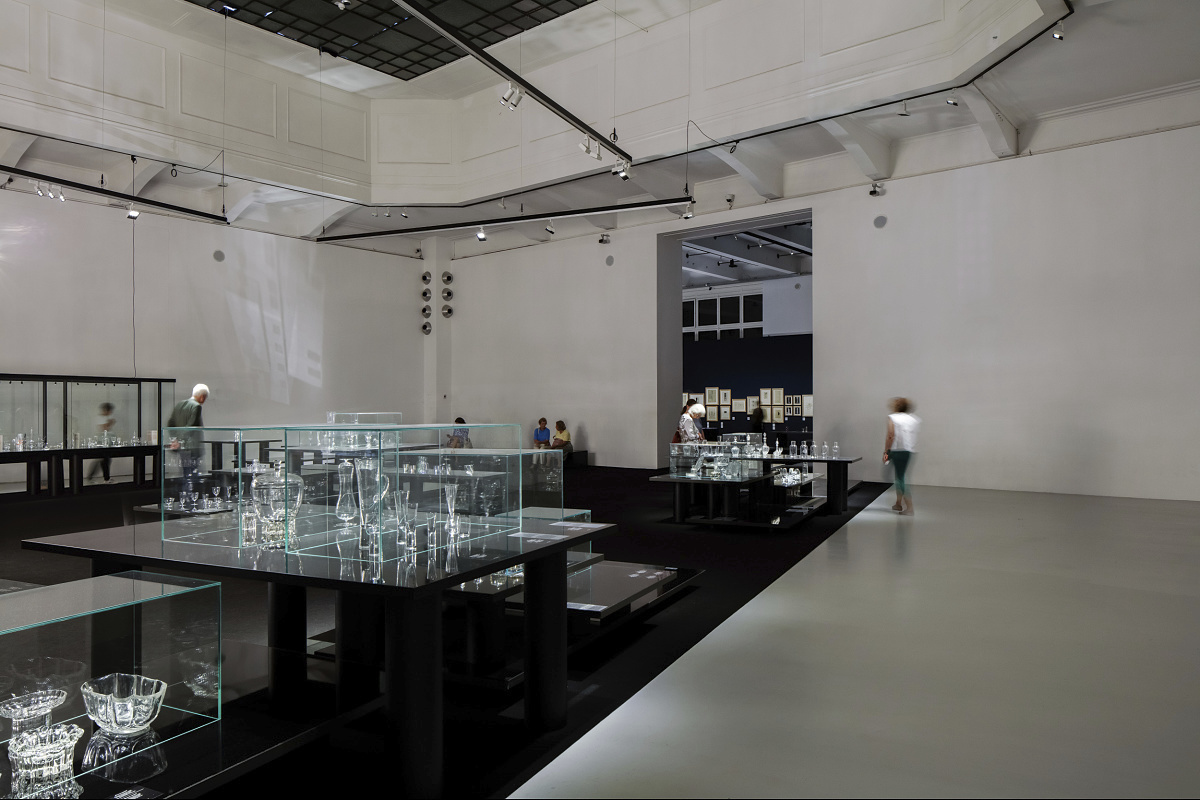 MAK Museum, Vienna: Exhibition illuminated by ERCO Light Board spotlights for precise object lighting.