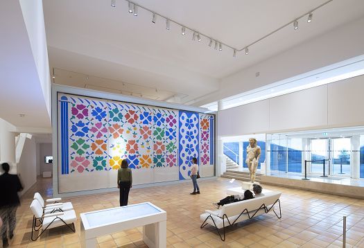 LED lighting highlights Matisses Fleurs et Fruits at the Matisse Museum in Nice, enhancing the visitor experience.