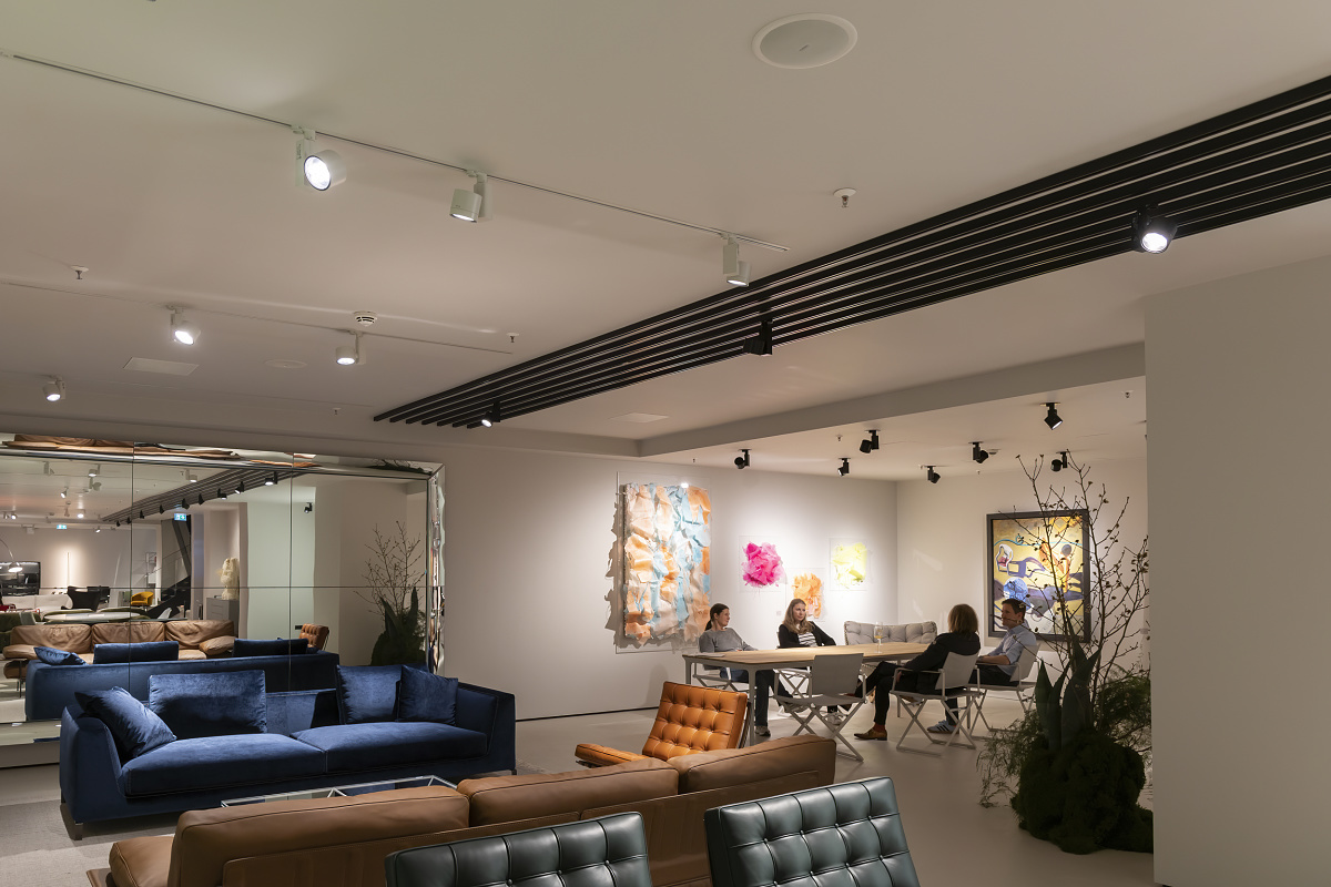 ERCO Parscan spotlights illuminate designer furniture and artwork in the Minotti flagship store.