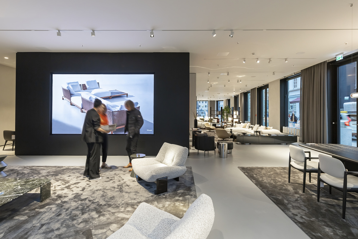Minotti Flagship Store interior featuring ERCO Parscan spotlights for flexible lighting design.