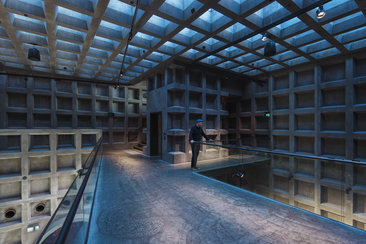 Mona Museum interior featuring ERCO spotlights for flexible lighting solutions.