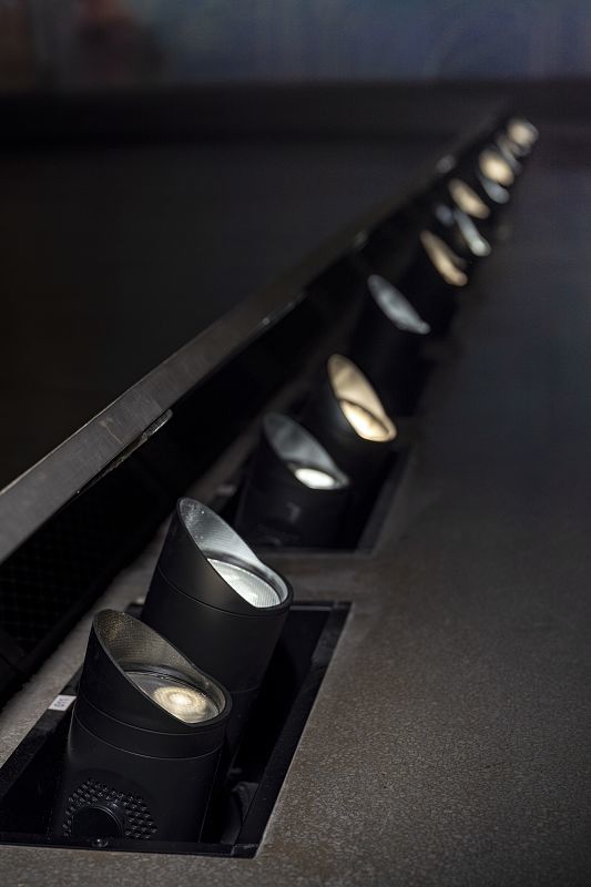 ERCO Eclipse LED spotlights providing wallwashing in the Musée dArt Moderne, Salle Dufy.