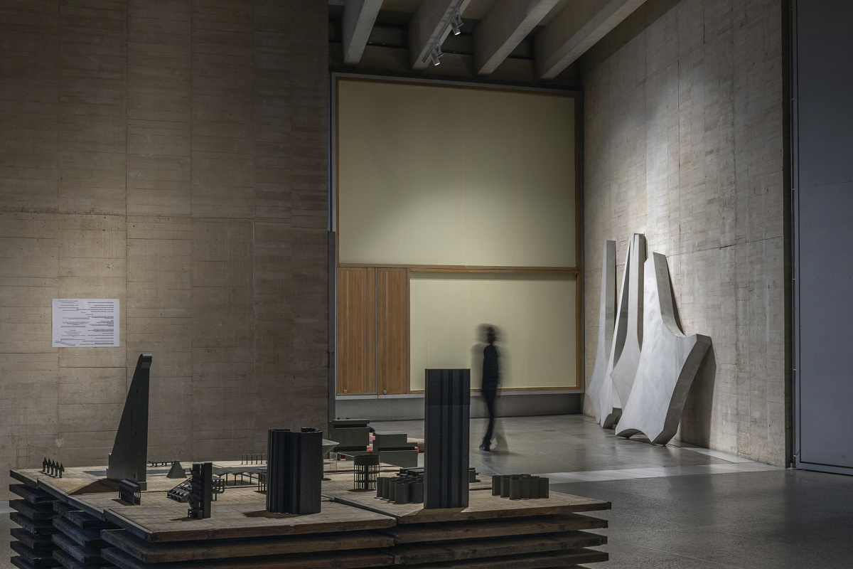 Museo Musac interior featuring LED lighting and architectural models, showcasing flexible light adaptation.