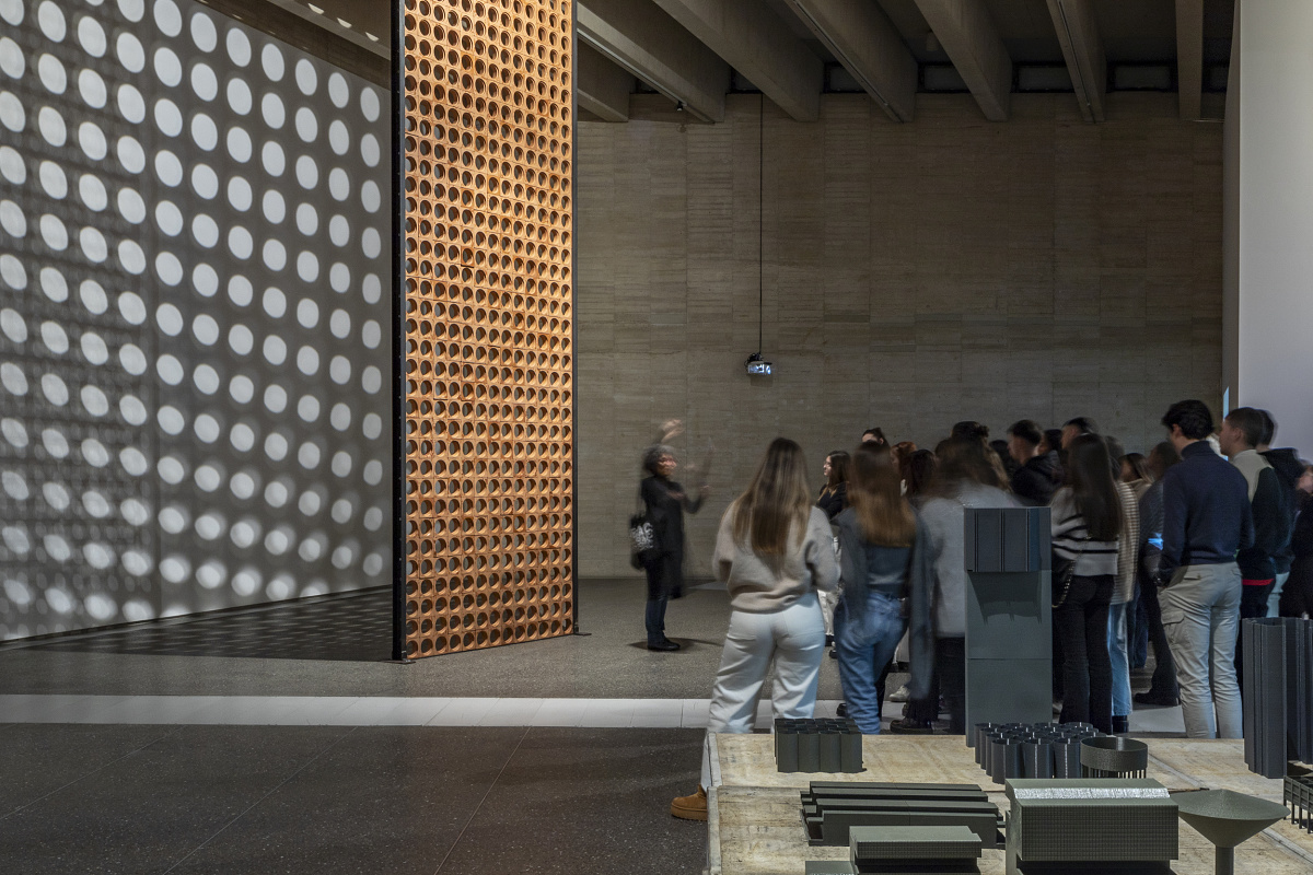 ERCO Eclipse spotlights illuminate the Museo Musac in León, showcasing flexible LED gallery lighting.
