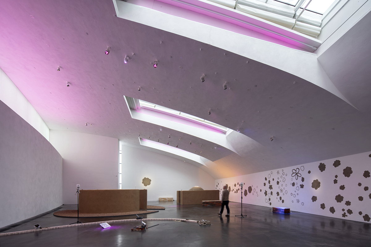 ERCO LED spotlights illuminate the Kiasma Museum Helsinki, enhancing art exhibitions.