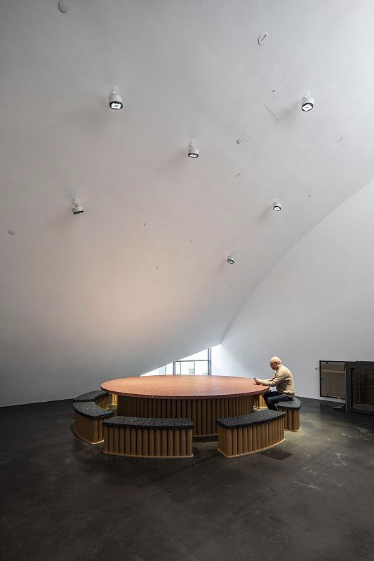 ERCO LED spotlights illuminate the Kiasma Museum Helsinki, providing flexible lighting for exhibitions.
