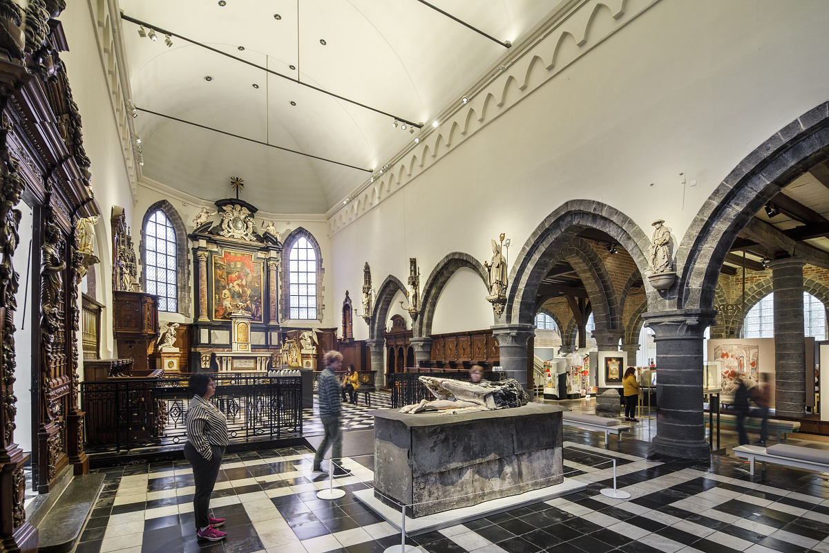 ERCO LED lighting in the Sint-Janshospitaal Museum, Bruges, for flexible exhibition lighting.
