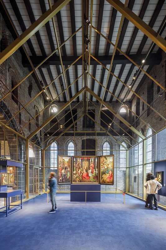 ERCO LED lighting at Sint-Janshospitaal Museum, Bruges, offering flexible exhibition illumination.