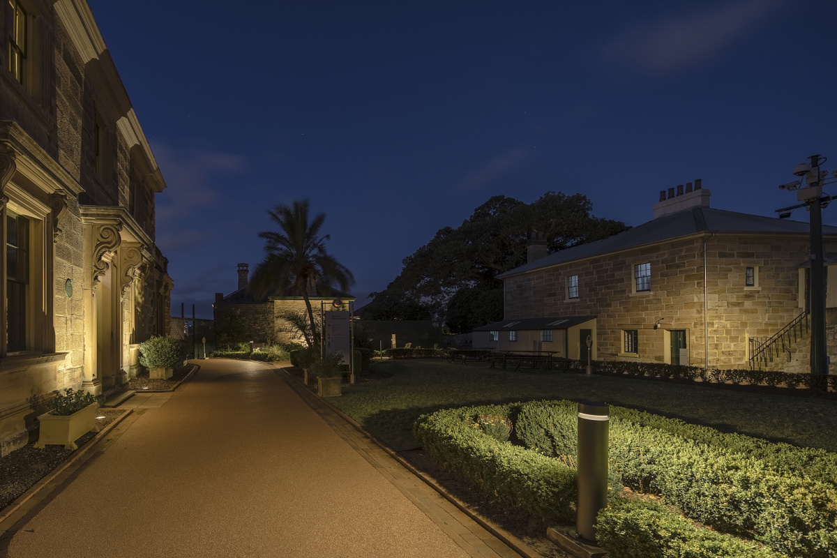 Night view of a museum garden illuminated by ERCO outdoor lighting, creating a cultural experience.