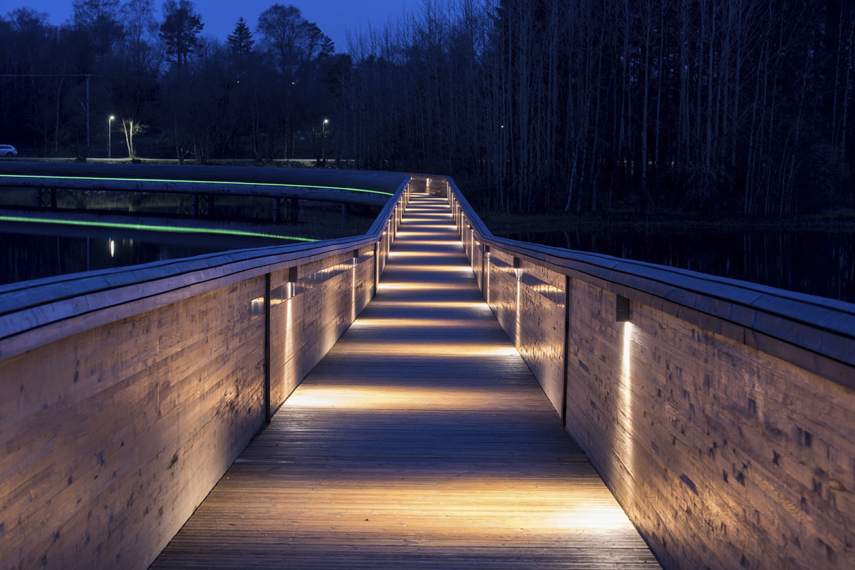 Illuminated bridge with ERCO outdoor lighting for atmospheric museum experiences at night.