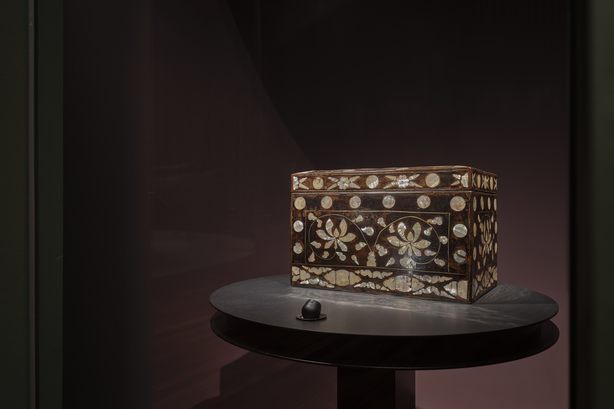 Lacquerware box at the National Museum of Korea, lit by ERCO Axis spotlights.
