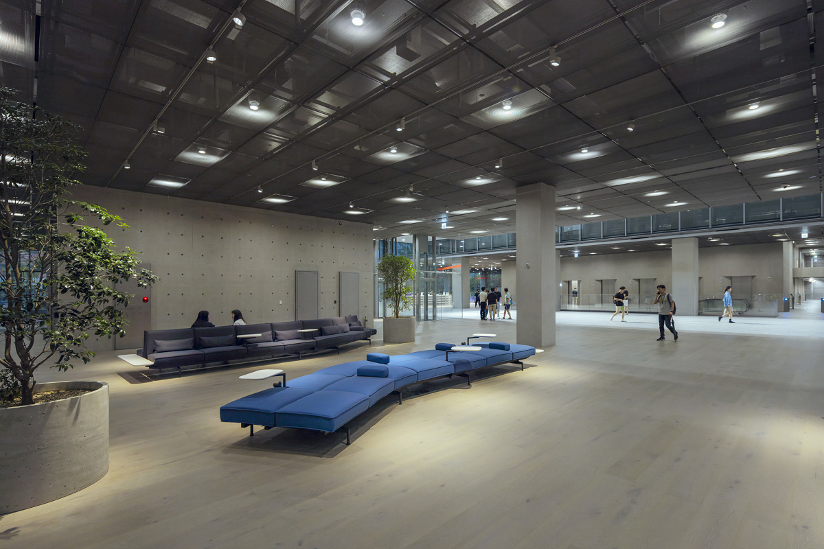 NAVER 1784 interior featuring ERCO lighting, providing flexibility and comfort in Pangyo, South Korea.