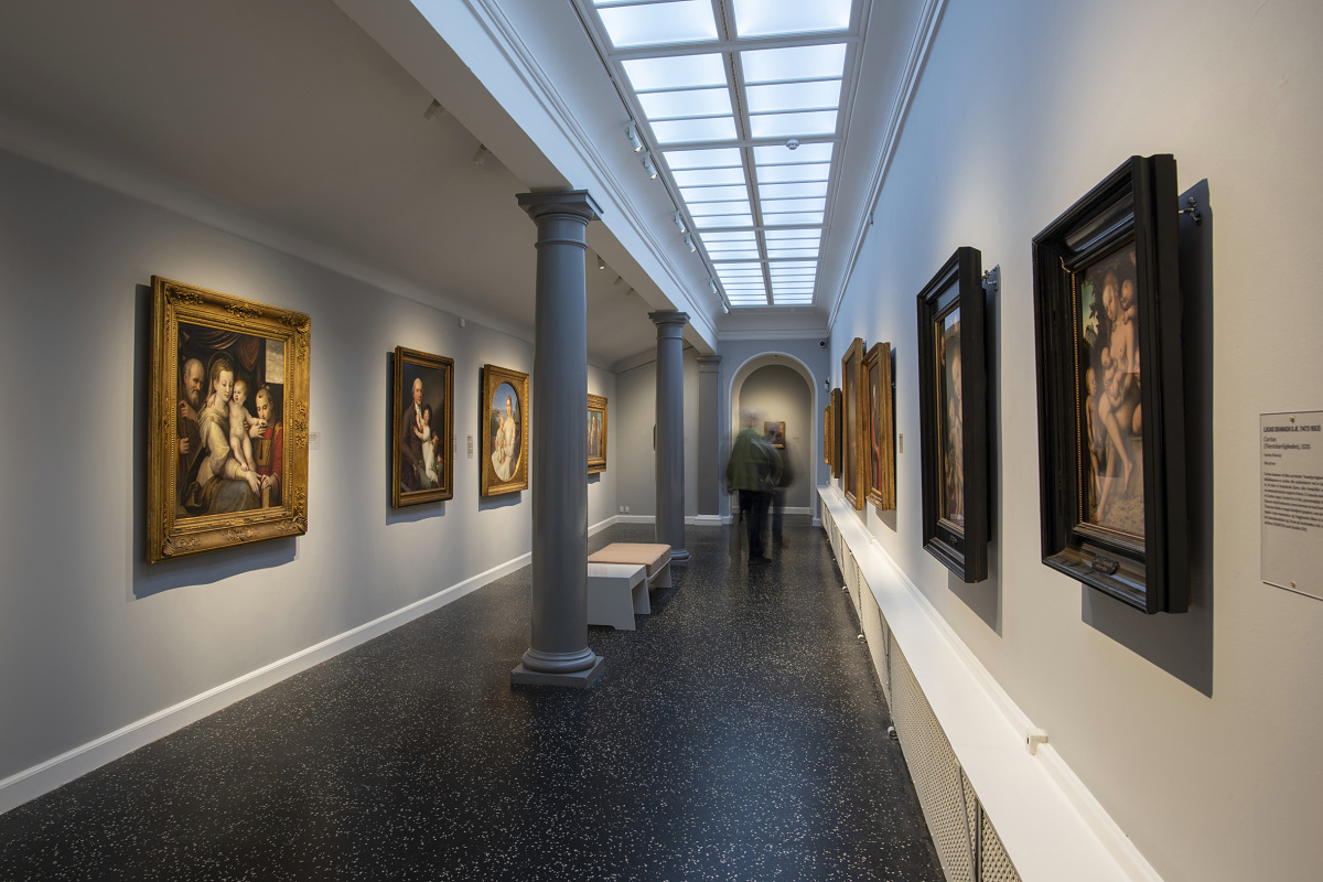 Nivaagaard Museum illuminated by ERCO LEDs, showcasing art with a flexible 48V lighting system for exhibitions.