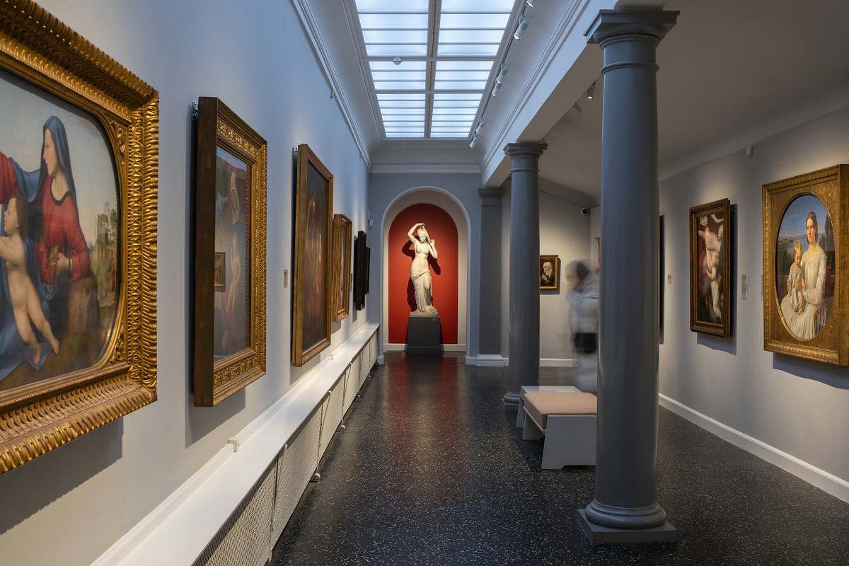 Nivaagaard Museum illuminated by ERCO LEDs, providing flexible exhibition lighting.