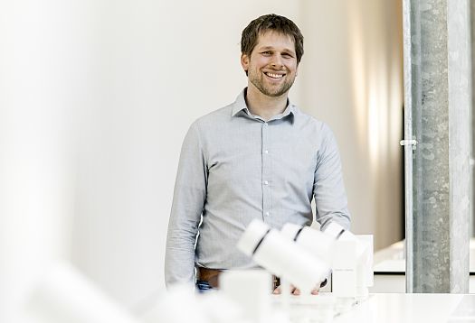 ERCO employee: Portrait of a Systems Engineer in Electronics Development working on lighting solutions.