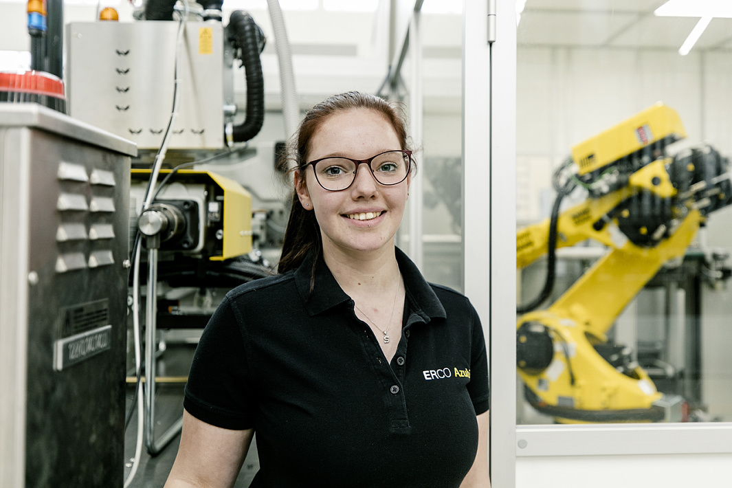 ERCO electronics technician Sonja Berges at a production machine.