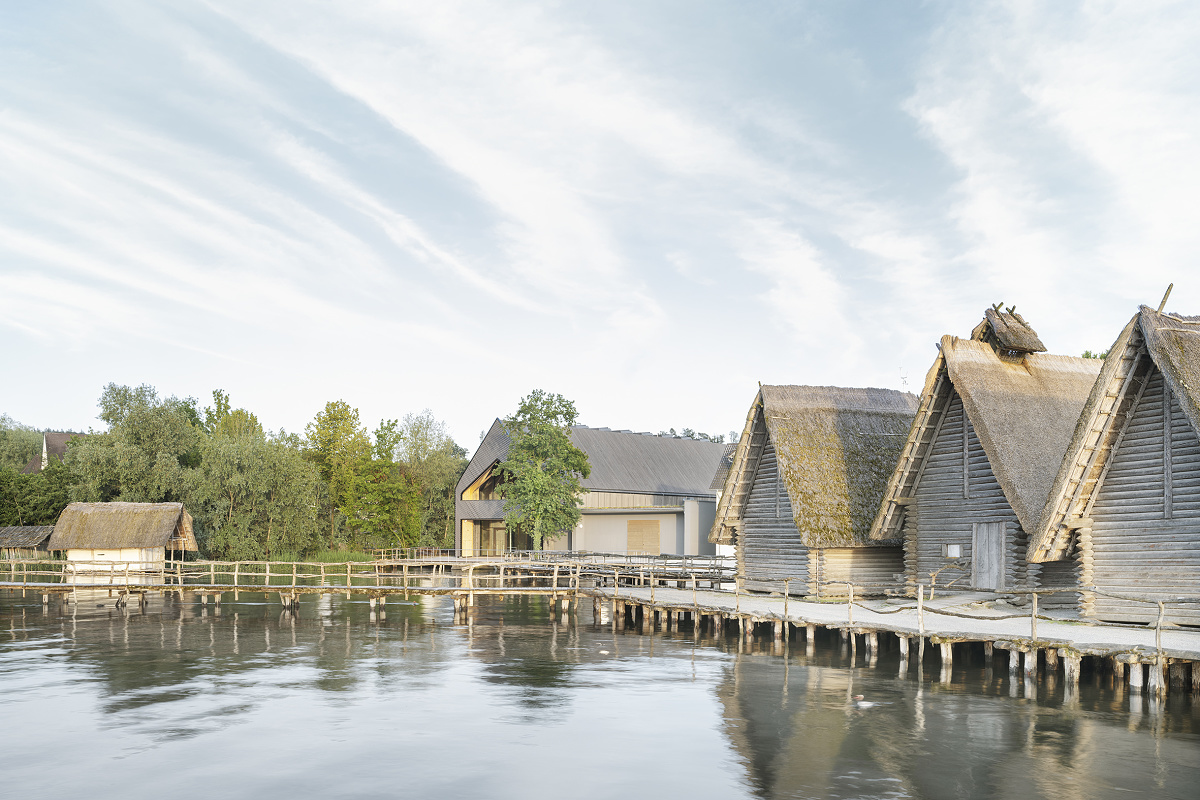 Pfahlbaumuseum Unteruhldingen: Lighting design enhancing the historic stilt houses on Lake Constance.