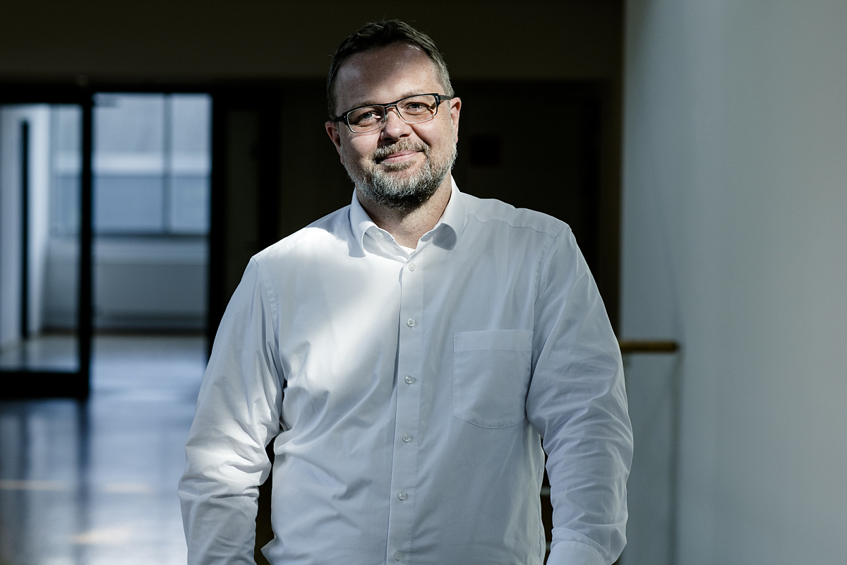 An ERCO professional, conveying expertise and experience in lighting design solutions.