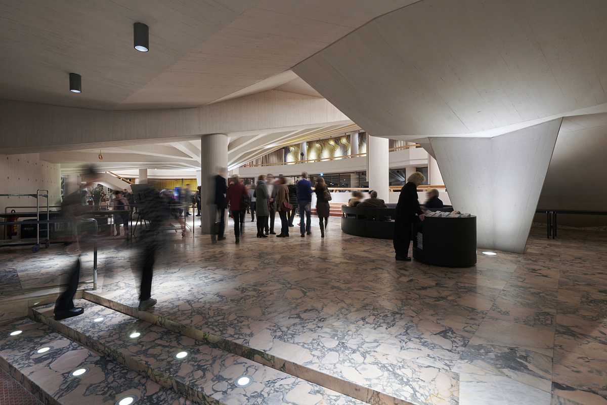 Schauspielhaus Düsseldorf foyer with ERCO LED lighting and marble floor.