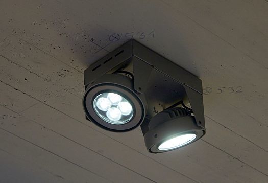 ERCO spotlights: Custom LED lighting solution for Düsseldorfs Schauspielhaus, providing focused illumination.