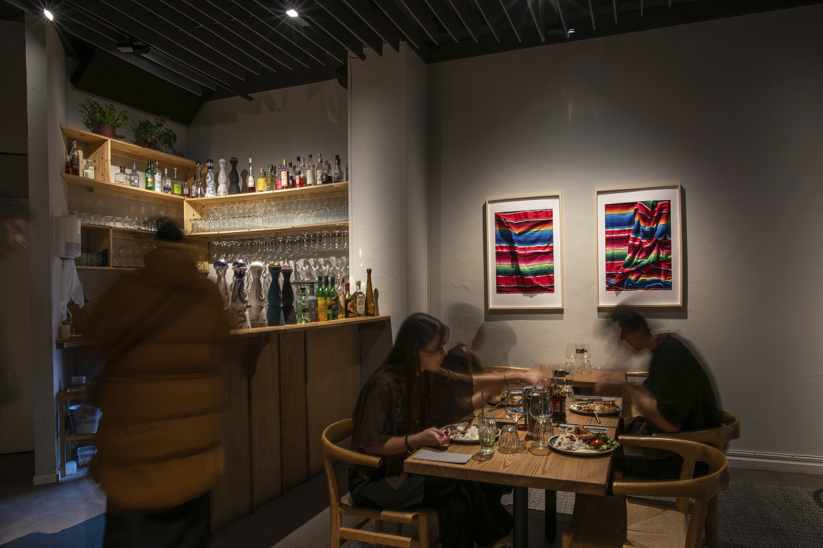 Restaurant Tizne in Gothenburg, illuminated with warm ERCO Opton spotlights for an inviting atmosphere.