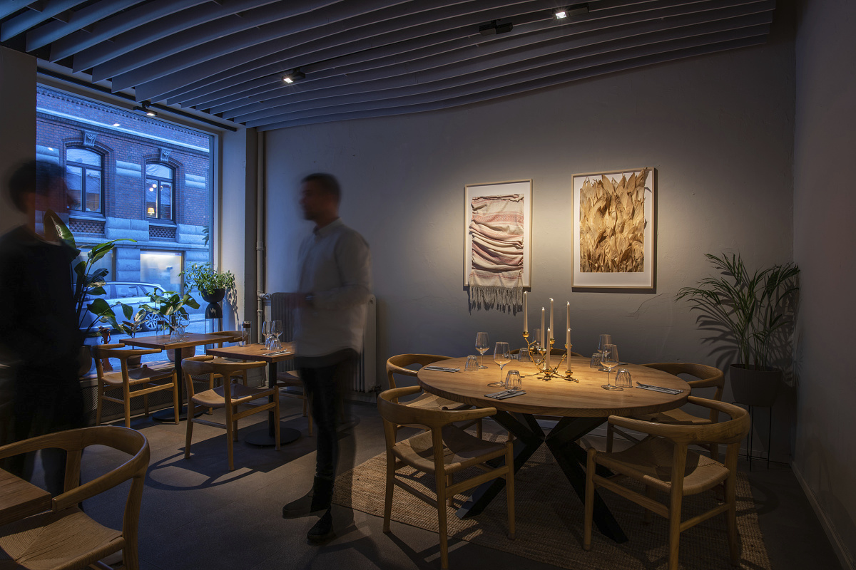 Restaurant Tizne in Göteborg mit ERCO Opton Strahlern für warme Atmosphäre.