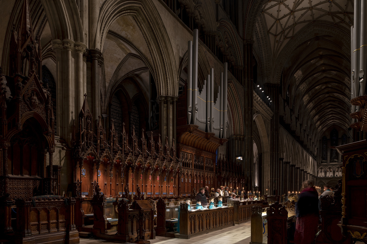 Salisbury Cathedral interior featuring ERCO LED lighting, enhancing architectural details and creating a welcoming atmosphere.