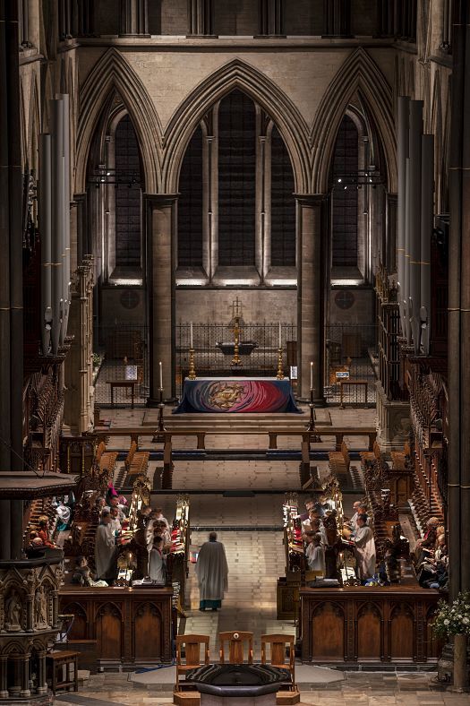 Salisbury Cathedral interior featuring ERCO LED lighting, enhancing architectural details and creating a welcoming atmosphere.