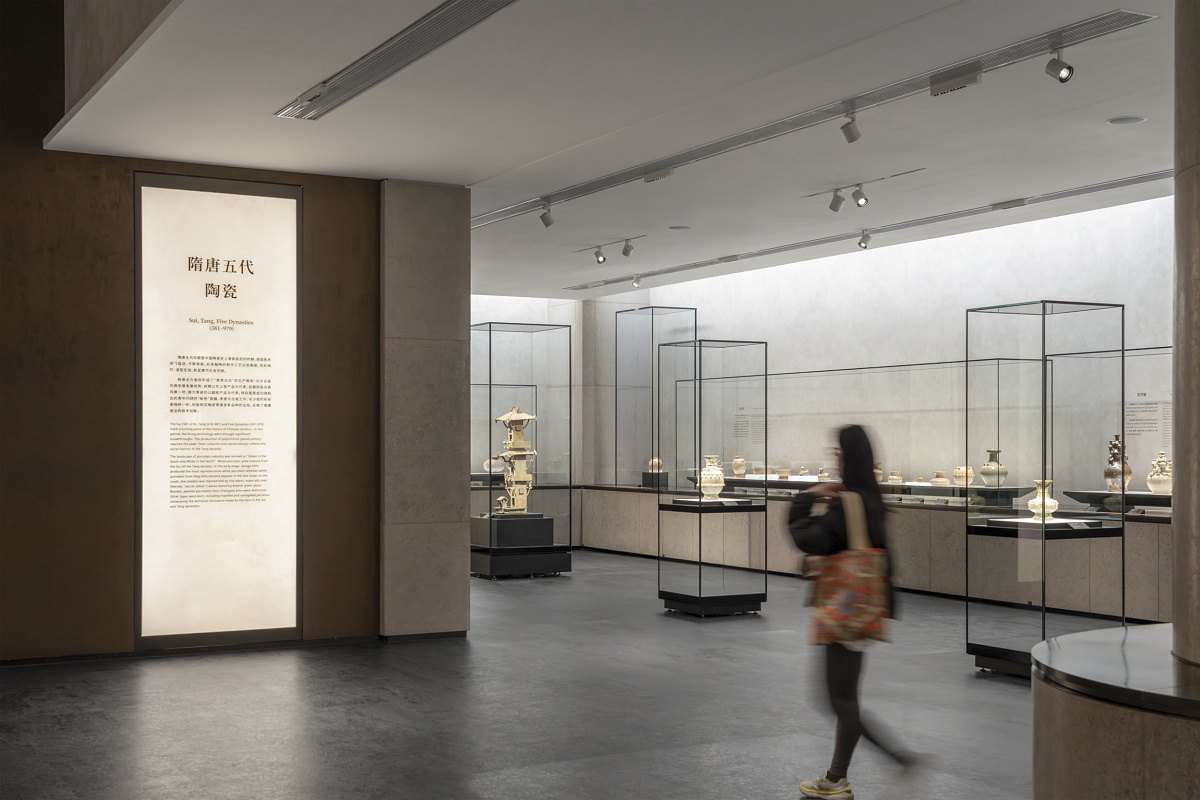 Shanghai Museum East interior featuring ERCO LED spotlights illuminating porcelain exhibits in display cases.