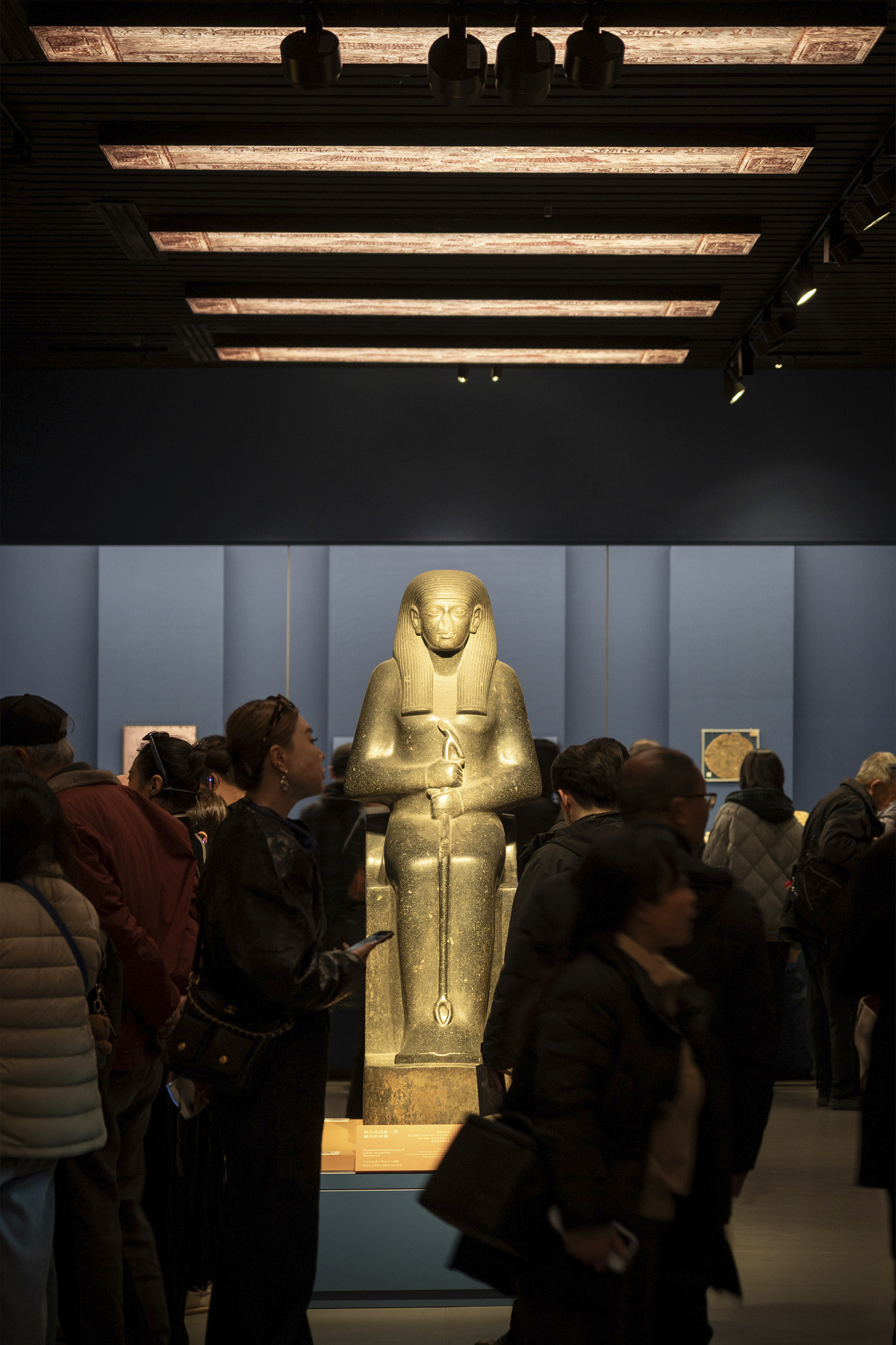 Egyptian statue at Shanghai Museum, illuminated by ERCO LED lighting.