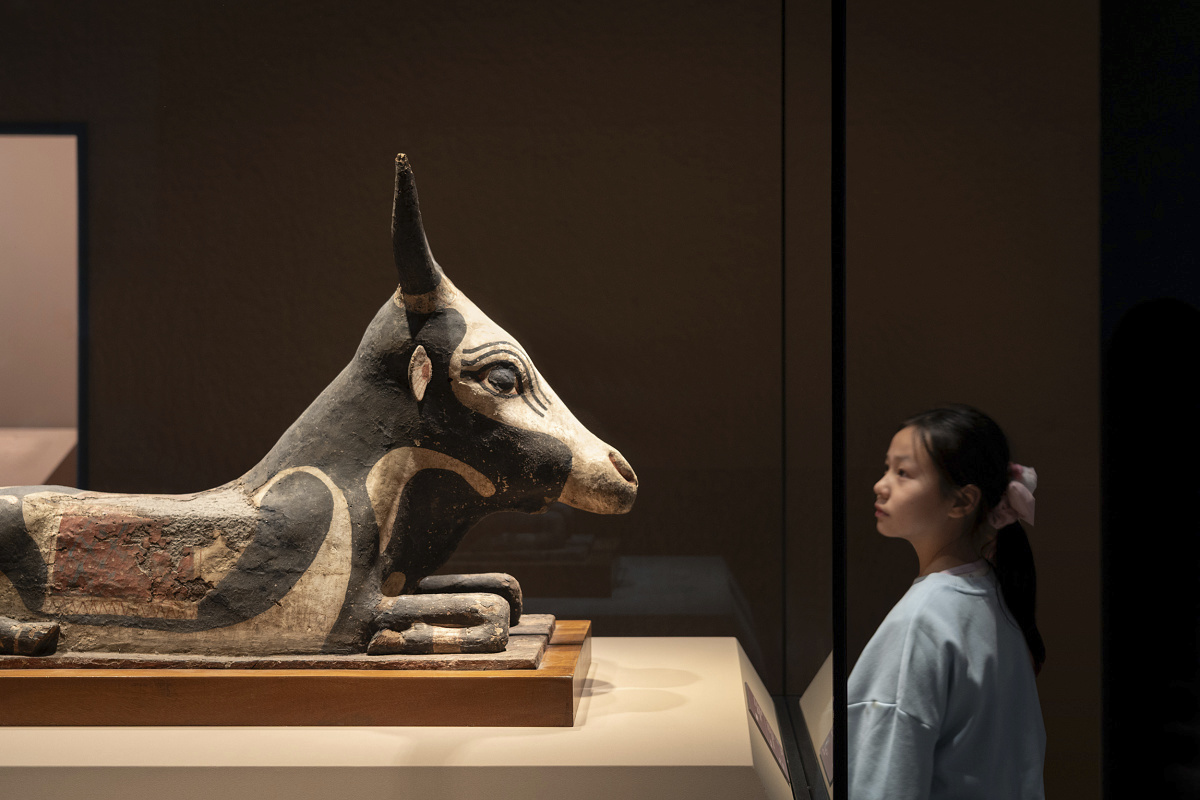 Egyptian bull statue at Shanghai Museum, lit by ERCO LED lighting.