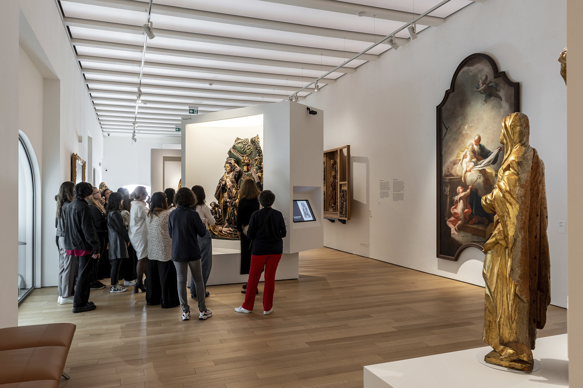 Visitors view art illuminated by ERCO Eclipse spotlights in the Slovak National Gallery.