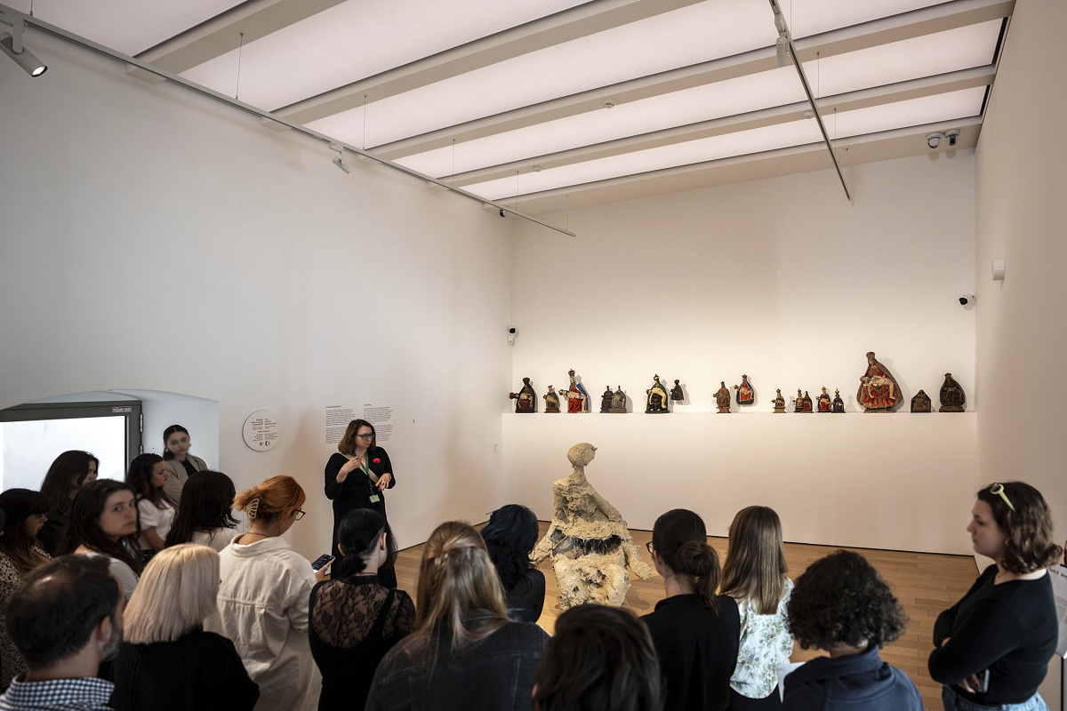 ERCO Eclipse spotlights illuminate a guided tour at the Slovak National Gallery.