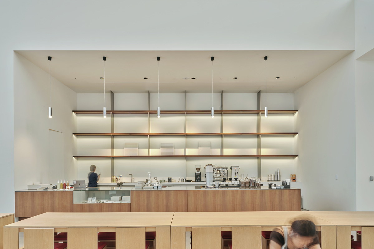 Atrium pendant lights in the Sorol Art Museum café, providing general lighting.