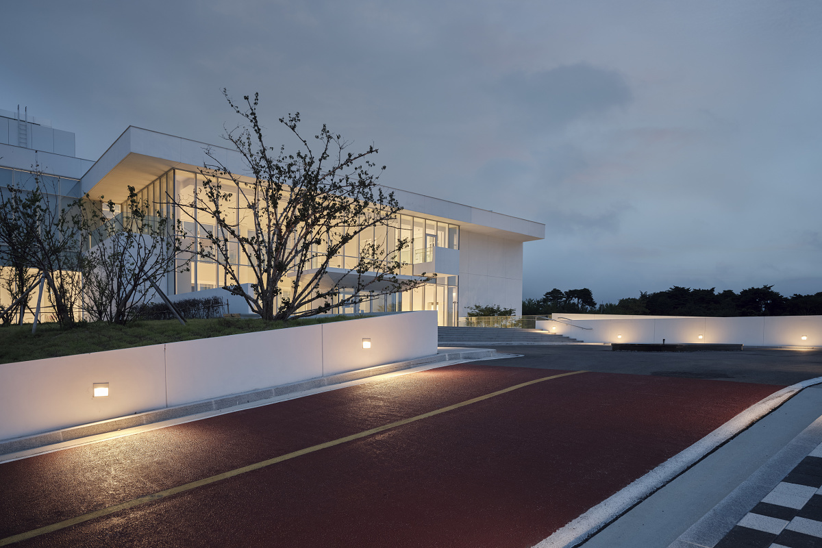 Sorol Art Museum in Gangneung illuminated with ERCO Lightmark floor washlights for safe pathways and dark sky preservation.
