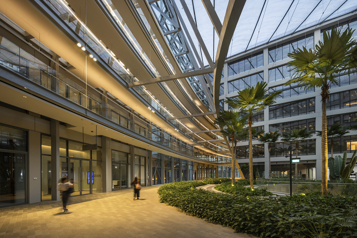 ERCO LED lighting at Surbana Jurong Campus, Singapore, illuminating offices and gardens.