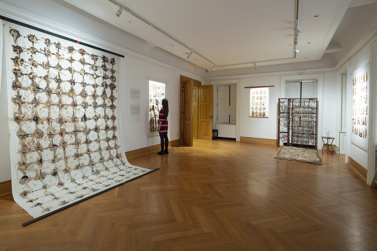 Art exhibition at Timisoara Art Museum, illuminated by ERCO LED spotlights for flexible display concepts.