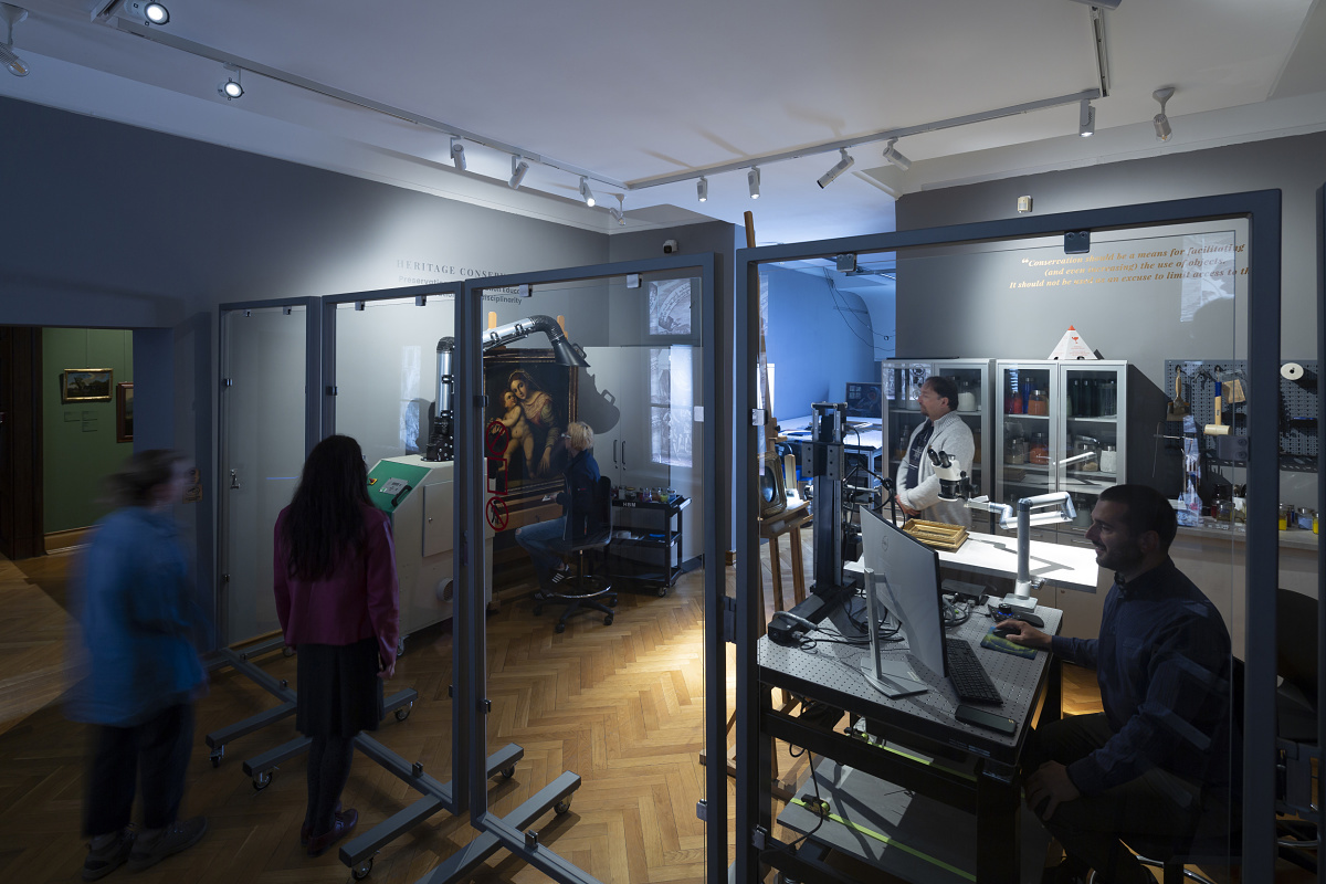 Timisoara Art Museum interior featuring ERCO LED spotlights for flexible exhibition lighting.