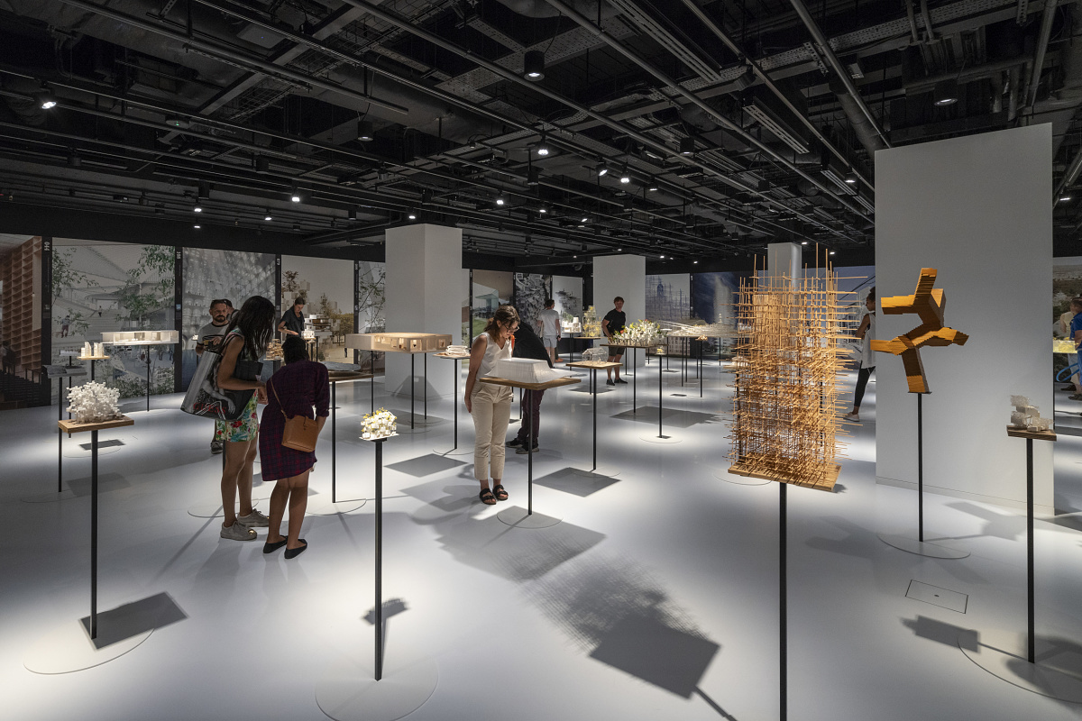 ERCO track lighting system: Flexible lighting design for museums and galleries with adaptable luminaires.